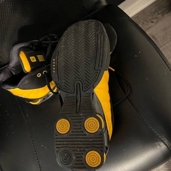 Nike Shox BB4 Black and University Gold - Picture 4 of 4
